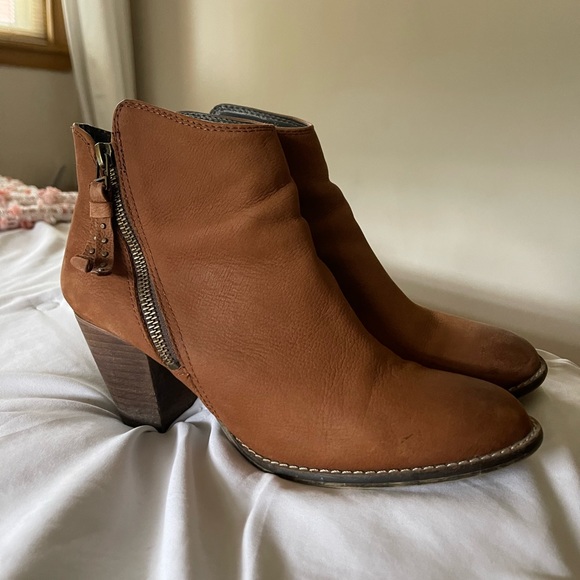 Distressed booties - Picture 5 of 9